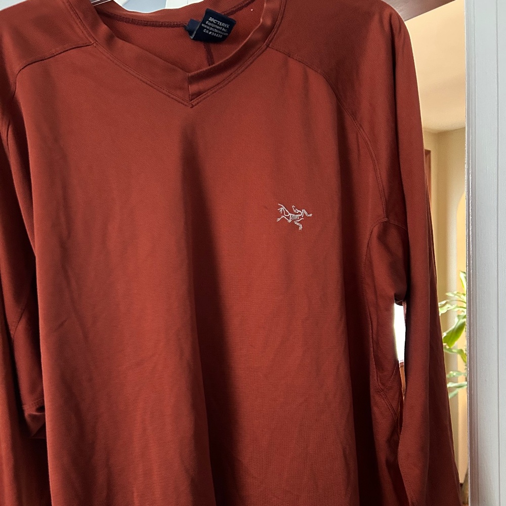 Arc'teryx V neck long sleeve shirt XL dark Red